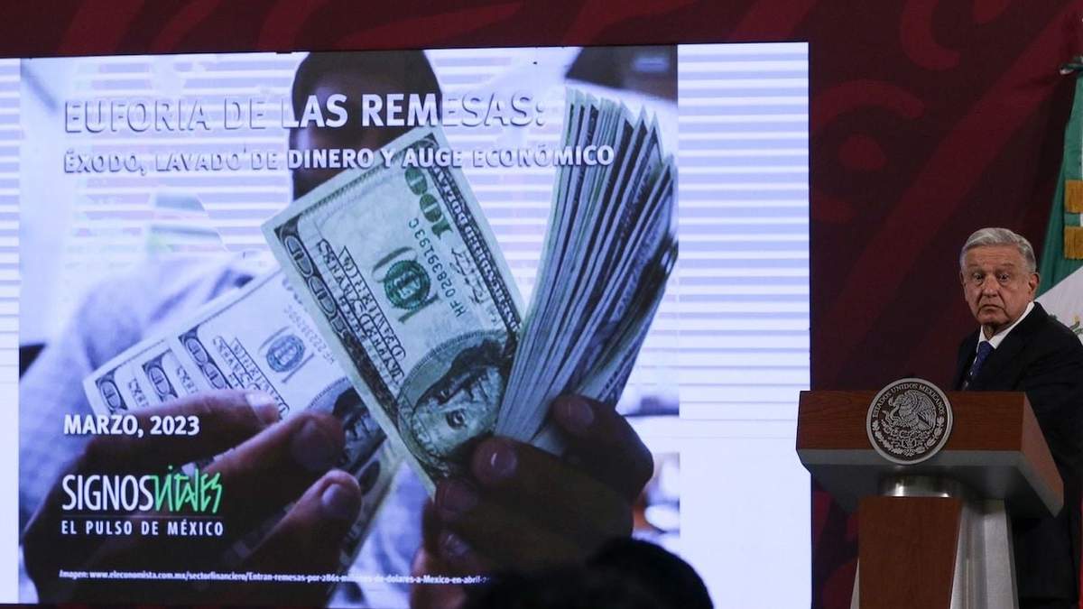 El presidente López Obrador habló de las remesas en su conferencia mañanera del 21 de agosto de 2023