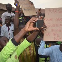 Hombres armados secuestran a más de 100 niños en una escuela de Nigeria