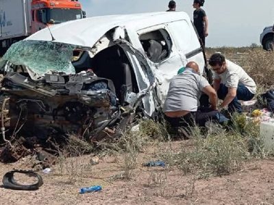 Violento choque frontal entre un colectivo y una camioneta en a ruta 151