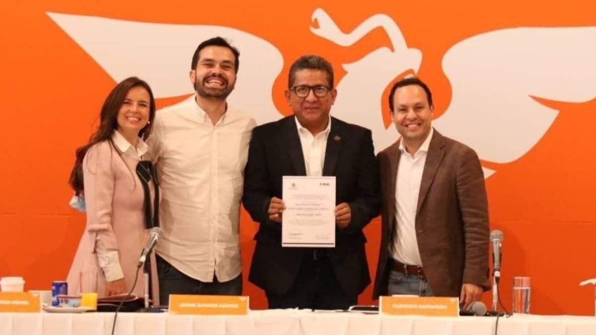 Clemente Castañeda con diputados electos de Movimiento Ciudadano