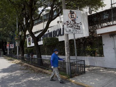 AMLO pide a escuelas privadas que esperen a vacunar a maestros para regresar a aulas