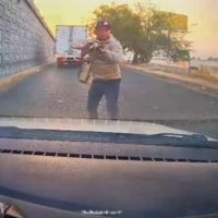 Cámara de un vehículo capta el secuestro de sus ocupantes en Jalisco (Video)