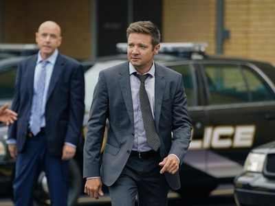 El actor Jeremy Renner está hospitalizado tras lesionarse quitando nieve