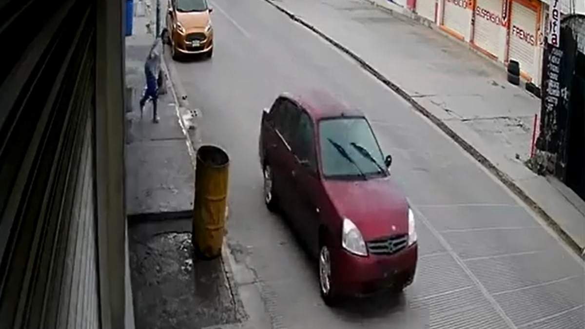 El vehículo en el que huyeron los secuestradores