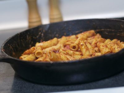 Pasta en sartén: resolvé la cena en 10 minutos con esta receta que es una bomba e ideal para las noches de verano