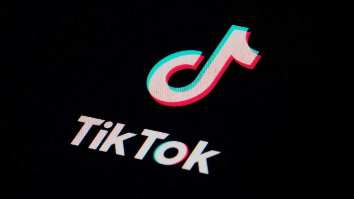 El ícono de la app para compartir videos TikTok en la pantalla de un smartphone