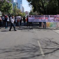 Pacientes con VIH vandalizan sede del IMSS por desabasto de antirretrovirales