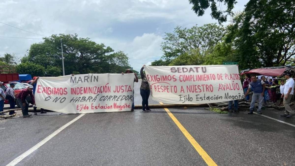 El bloqueo en el Ejido Estación Mogoñe, perteneciente a San Juan Guichicovi