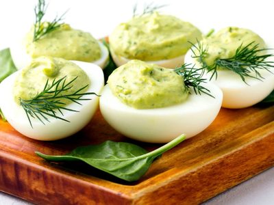 Huevos rellenos navideños: una receta fácil, económica y perfecta para lucirte en la cena con tu familia