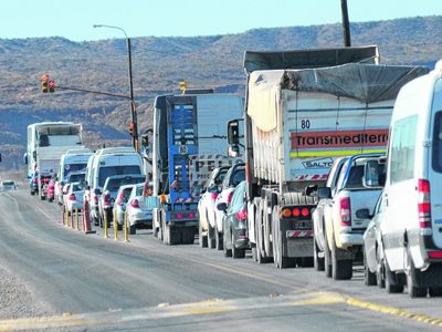 Vecinos cortan rutas en Añelo por dos reclamos esenciales
