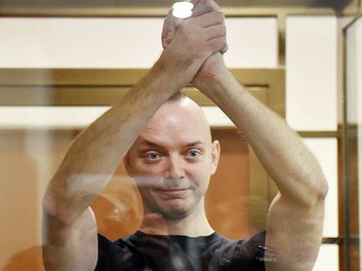 Justicia de Rusia condena a 22 años de prisión al periodista Ivan Safronov por alta traición