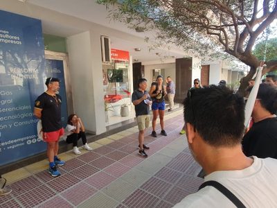 Exigen la reincorporación de un guardavidas y el pago de feriados, francos y horas extras