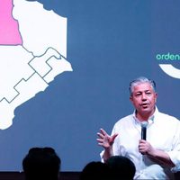 Figueroa reunió a sus funcionarios y volvió a exigir transparencia y compromiso con la gestión