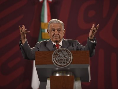 "Esas son decisiones nuestras y no deben intervenir": AMLO respecto a visita de Ken Salazar