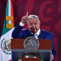 Standard & Poor's ratifica la calificación de México y mejora la perspectiva a estable: AMLO