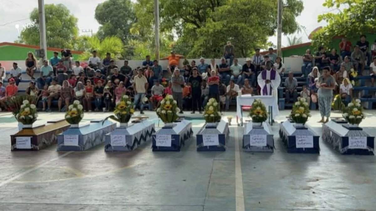 Las víctimas fueron veladas por integrantes de la UPOEG, familiares y amigos