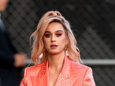 Basta de intriga: Katy Perry oficializó la portada de su 5° disco pese a los memes de su filtración