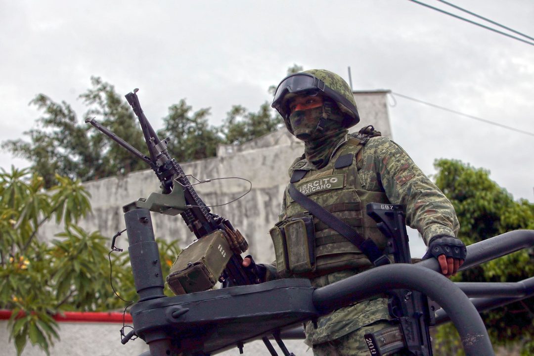 solda arma Foto José Luis De La Cruz
