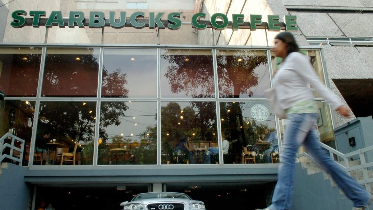 Una sucursal de Starbucks