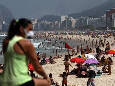 Río de Janeiro cierra el comercio en las playas y decreta toque de queda nocturno