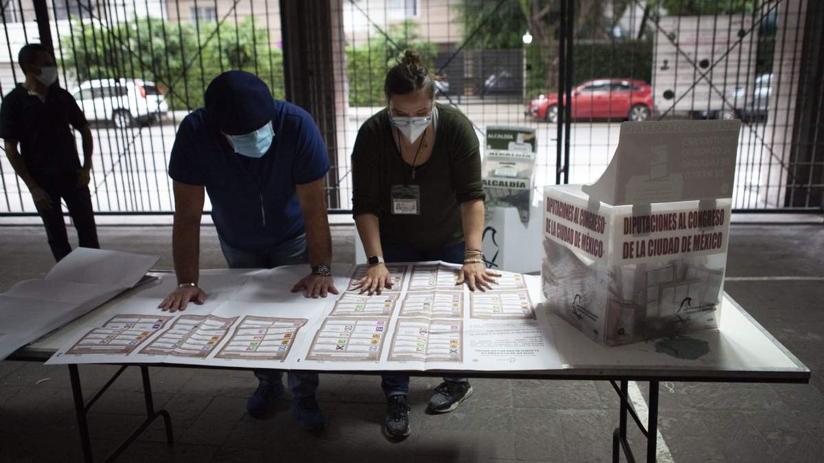 Cierre de una casilla ubicada en la Benito Juárez