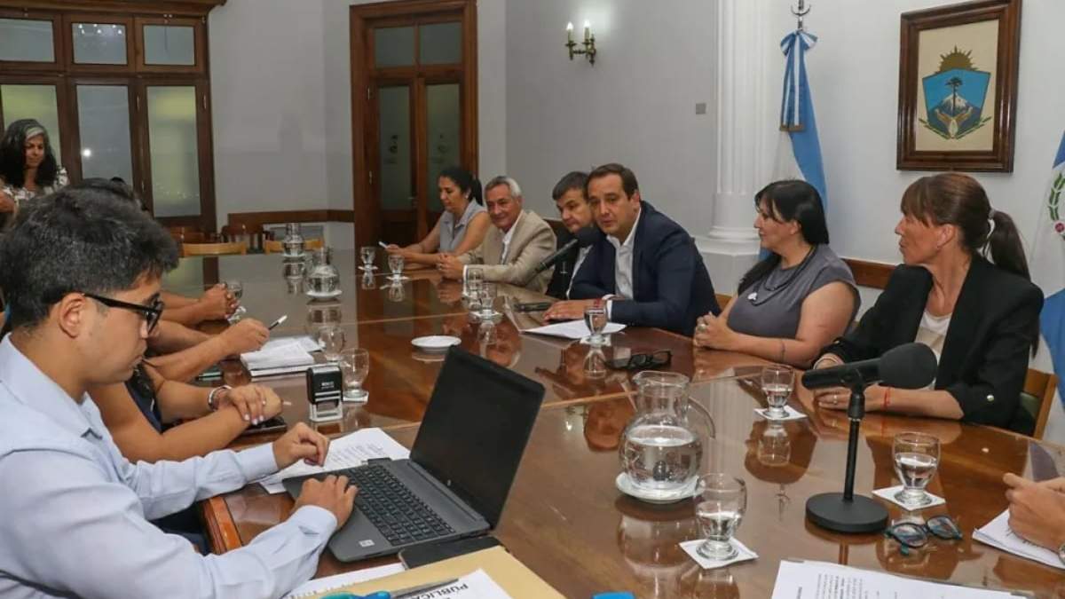 Las ministras de Desarrollo -Corroza-, Educación -Martinez- y el ministro de Trabajo -Castelli-