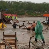 Cientos de argentinos quedaron varados tras la crecida del río Bermejo