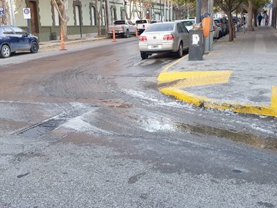 Continúa el operativo hielo en las calles de Neuquén