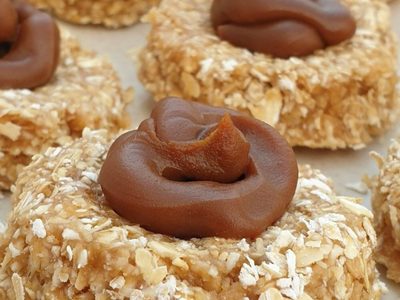 Sin horno y súper saludables: pepas de avena, pasta de maní y banana, la opción perfecta para una regia merienda