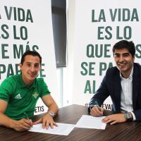 Guardado llega a Sevilla para firmar con el Real Betis (Video)