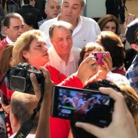 Ciudadano increpa a Meade en Tijuana: '¿Y el gasolinazo qué?”