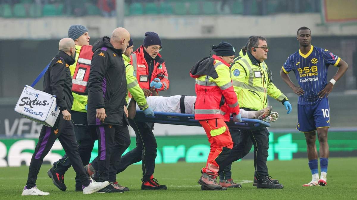Moise Kean, delantero de la Fiorentina, recibe el alta médica tras desplomarse en un juego de la Serie A