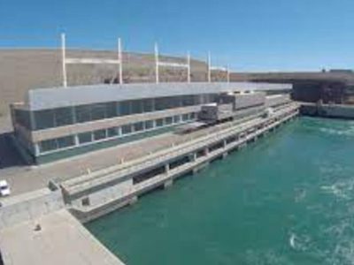 Piden a la Justicia que frene el decreto que establece la posible venta de las represas hidroeléctricas