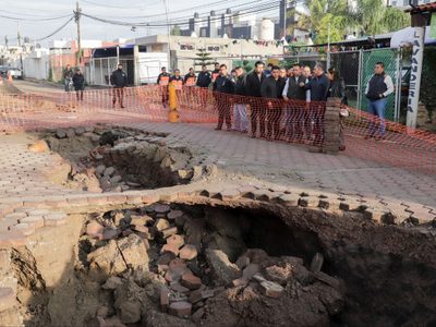 Se forma socavón de 15 metros en calles de San Andrés Cholula