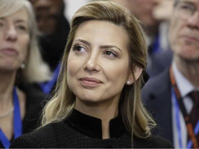 ¿Más acertada que Awada? Todo el mundo se deslumbró con el look de Fabiola Yañez llegando a Roma