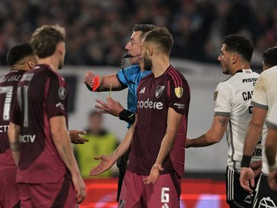 "Fue una vergüenza": en Colo Colo sienten que River fue favorecido por el árbitro