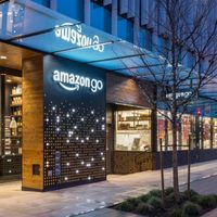 Amazon estudia abrir tiendas físicas al estilo de grandes almacenes, según el WSJ