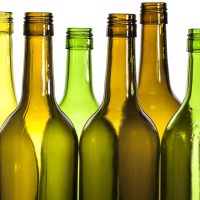 Si se terminó el vino, no tires la botella: mirá cómo decorarla con toda la onda para adornar tu hogar