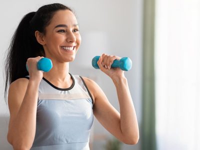 Lográ unos hombros de hierro con esta rutina de ejercicios que podés hacer en casa o en el gym