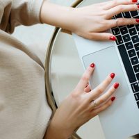 Uñas cortas y con estilo: la manicura minimalista y elegante que está de regreso para acompañarte en cualquier temporada