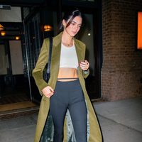 Los pantalones amados y odiados por muchas en los 80, que regresan con todo esta nueva temporada: mirá cómo usarlos