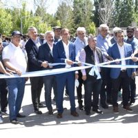 Omar Gutiérrez inauguró el centro recreativo del sindicato de Petroleros Jerárquicos
