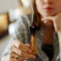 Con solo 3 ingredientes, el ritual casero para alejar toda la negatividad