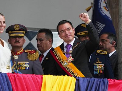 Noboa juramenta para un segundo mandato en Ecuador; promete una base sólida para el crecimiento