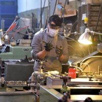 La actividad industrial cayó 2,9% en octubre según el Indec: estos son los sectores más afectados