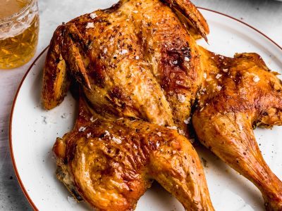 Pollo a la sal: una receta tentadora que gusta a todos y el secreto para que quede mejor que el de la rotisería
