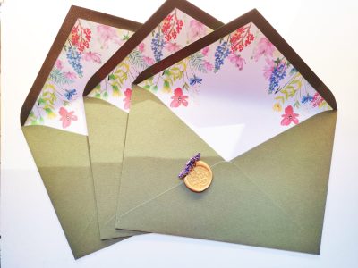 Juntá todas las bolsas de papel vacías y transformalas en estos preciosos sobres, ideales para regalar