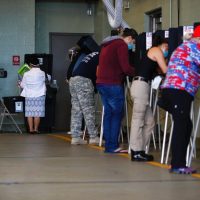 Trump tiene ventaja en estados clave de la elección presidencial
