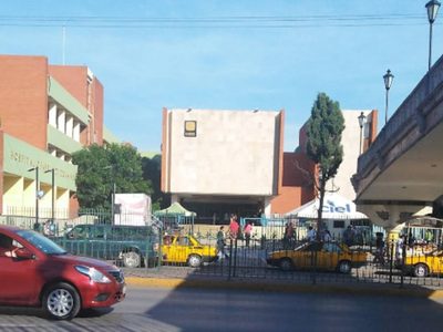 Pacientes del IMSS en Coahuila protestan por suspensión del servicio de hemodiálisis