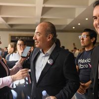 Sin Margarita Zavala y con prisa, Calderón encabeza segunda asamblea de México Libre